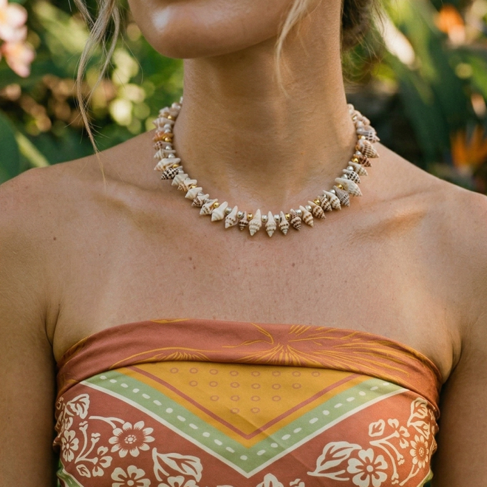 Aydi Shell Choker Necklace