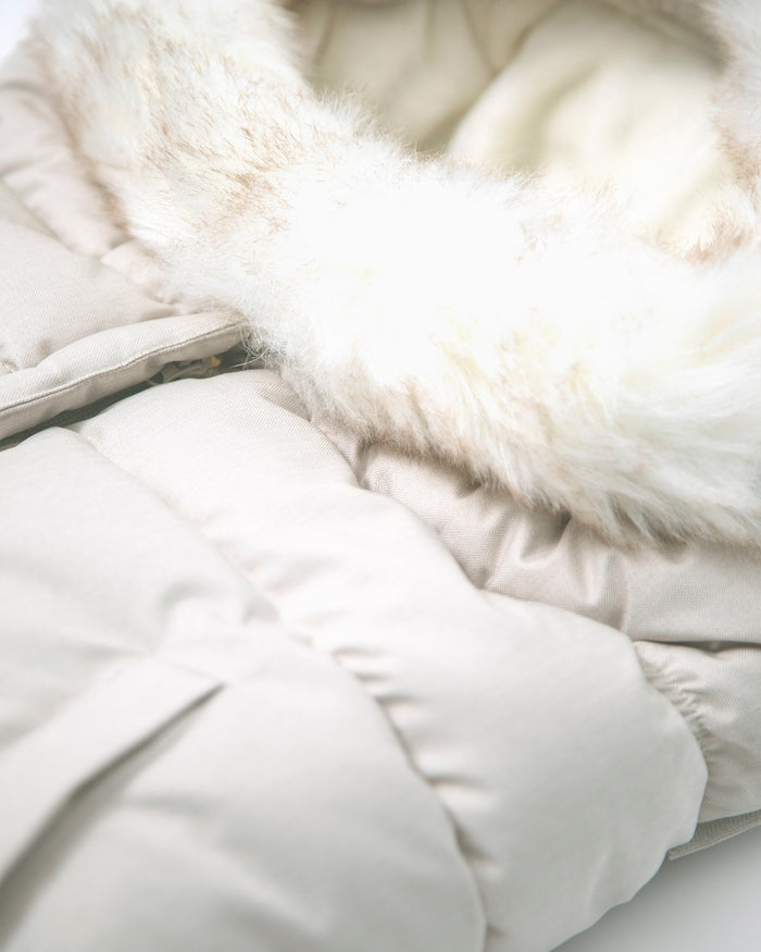 Heather Beige - White Faux Fur//