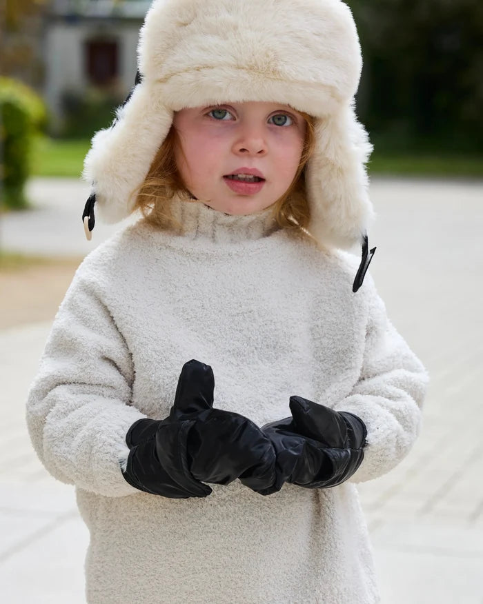 Black Liquid Shine Arctic Faux Fur//