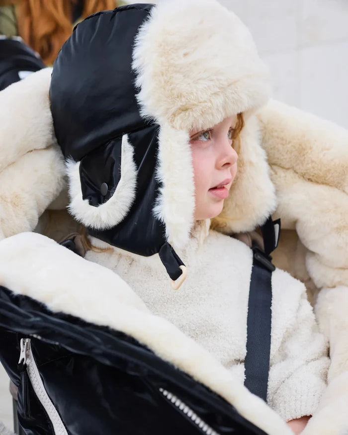 Black Liquid Shine Arctic Faux Fur//