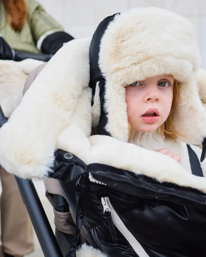 Black Liquid Shine Arctic Faux Fur//